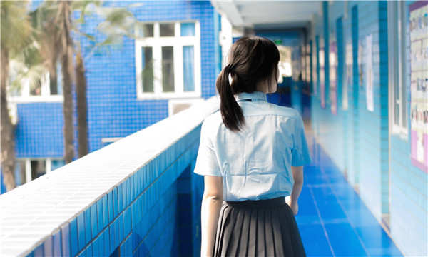 万载如何找到一个可以帮助我生孩子的女人？